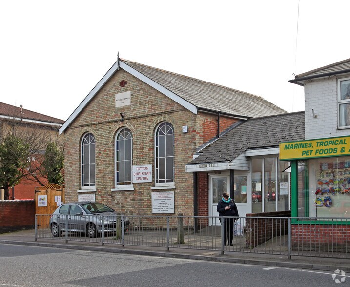 9 Ringwood Rd, Totton, HAM SO40 9DA Specialty for Sale