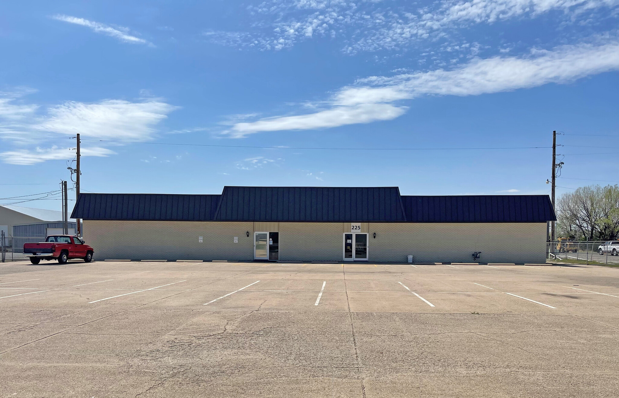 225 S Meridian Rd, Newton, KS for sale Building Photo- Image 1 of 1