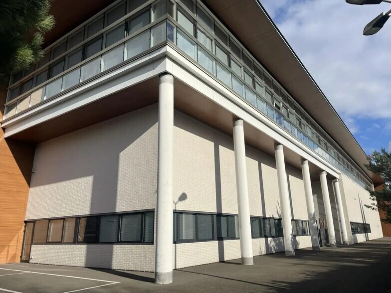 Flex in Romainville for lease - Building Photo - Image 1 of 18