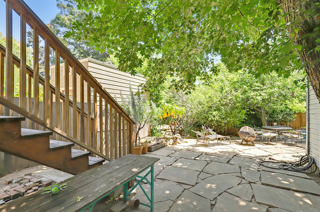 6053 Harwood Ave, Oakland, CA 94618