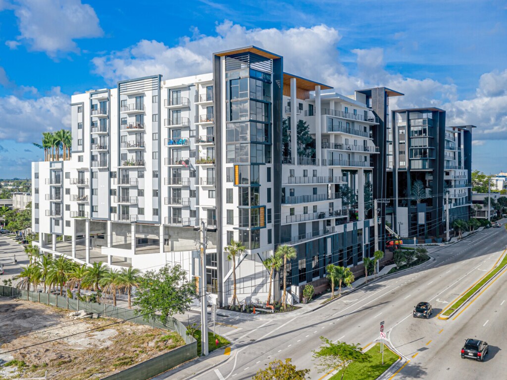 425-475 E Atlantic Blvd, Pompano Beach, FL for sale Primary Photo- Image 1 of 1