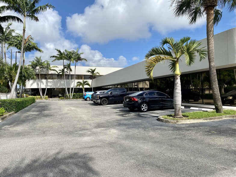 5840 Corporate Way, West Palm Beach, FL for lease - Building Photo - Image 3 of 13