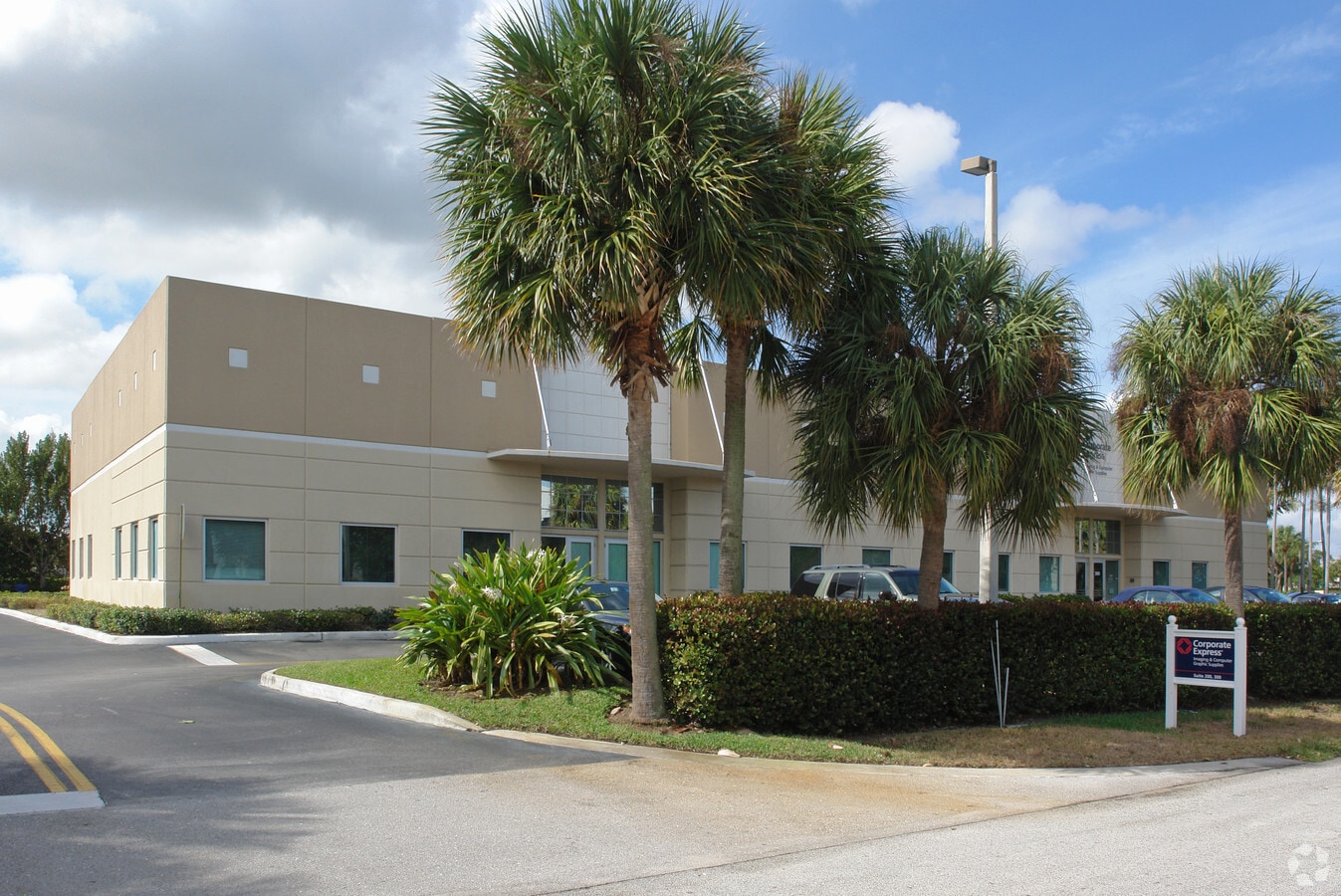 1096 E Newport Center Dr, Deerfield Beach, FL 33442