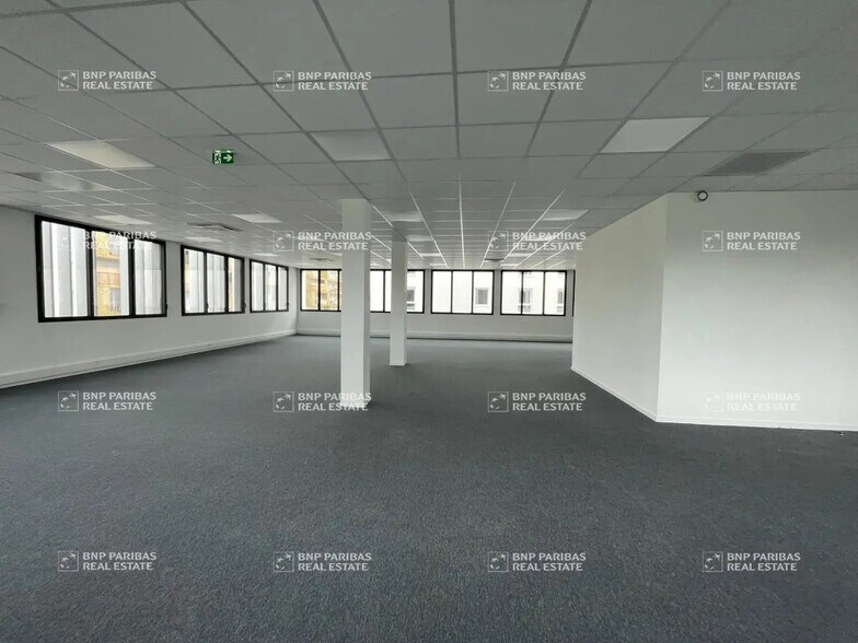 Office in Nantes for lease - Building Photo - Image 1 of 14