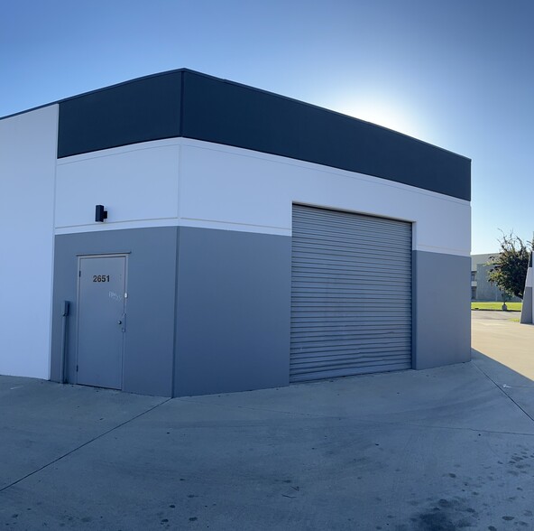 2651 W Woodland Dr, Anaheim, CA for lease - Building Photo - Image 3 of 19