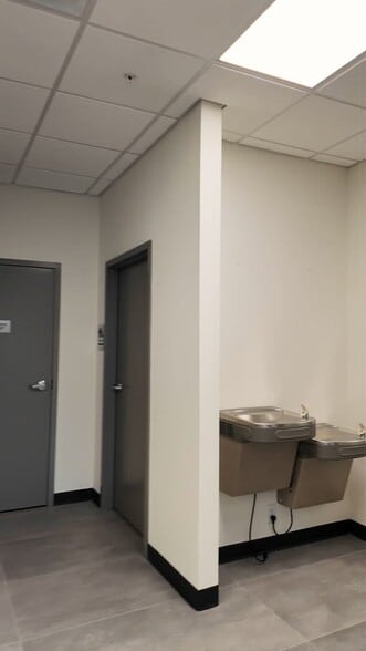 123 S Lynnhaven Rd, Virginia Beach, VA for lease - Commercial Listing Video - Image 2 of 32