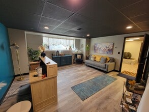 21415 W Greenfield Ave, New Berlin, WI for lease Interior Photo- Image 1 of 4