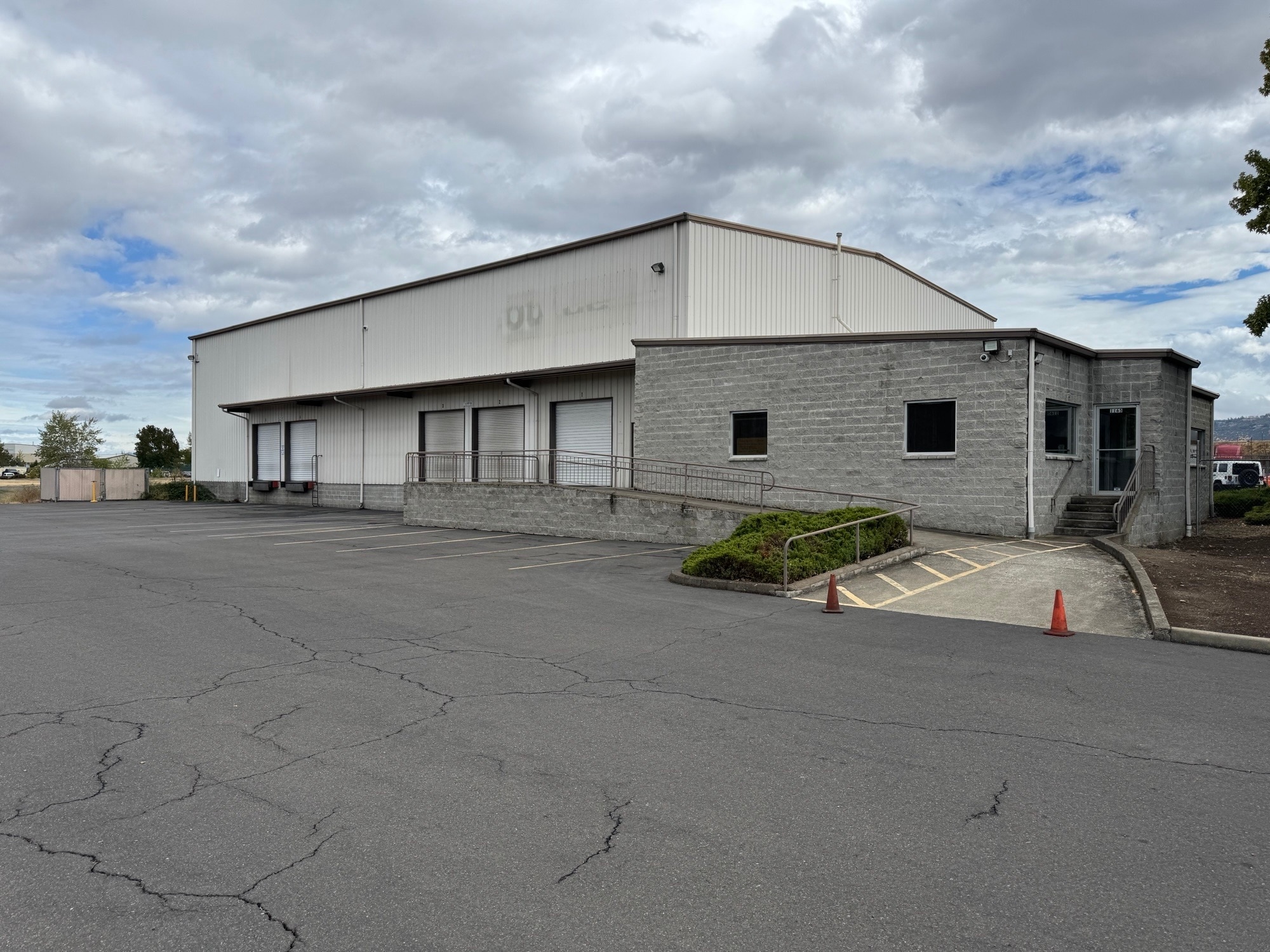 1165 Fisher Ave, Medford, OR for lease Primary Photo- Image 1 of 6