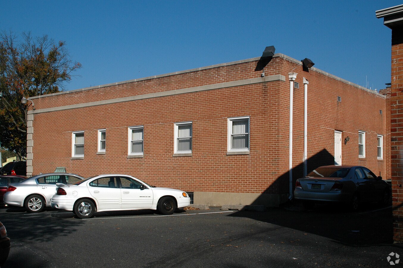 27 Covered Bridge Rd, Cherry Hill, NJ 08034