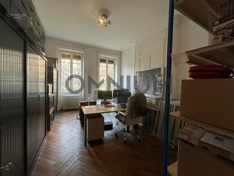 Office in Lyon for lease - Interior Photo - Image 2 of 5