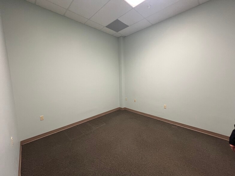 1100 S Main St, Greensburg, PA for lease - Building Photo - Image 3 of 5