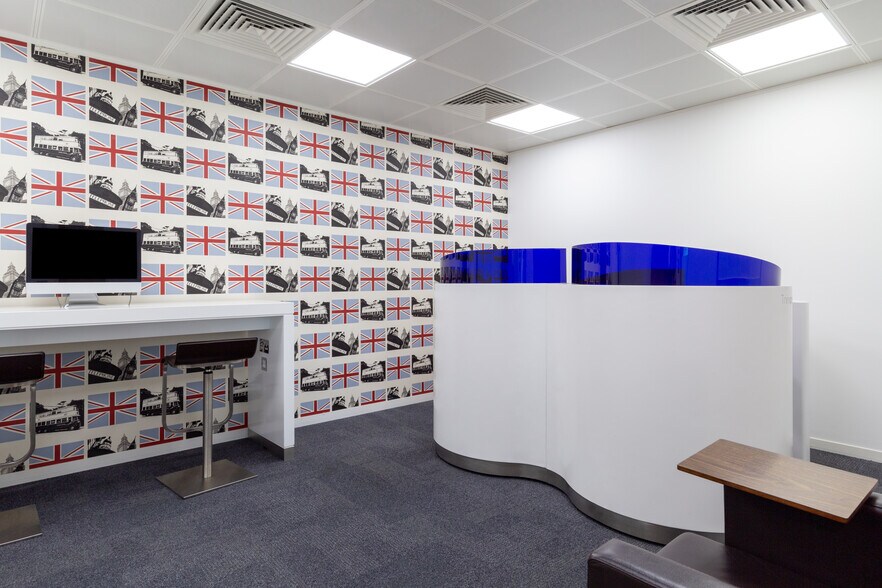 Station Way, Crawley for lease - Interior Photo - Image 3 of 17