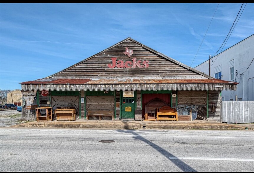 12 W Defee Ave, Baytown, TX for sale - Building Photo - Image 1 of 25