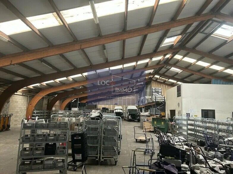 Flex in Gradignan for lease - Interior Photo - Image 2 of 9