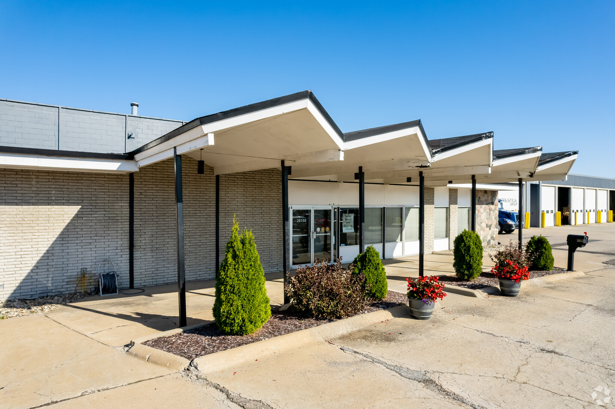 26155 Groesbeck Hwy, Warren, MI for lease Building Photo- Image 1 of 9