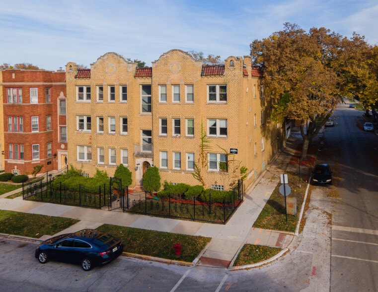 8557 S Bennett Ave, Chicago, IL for sale - Building Photo - Image 1 of 5
