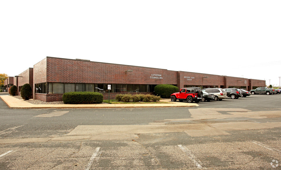 1501-1525 E Highway 13 E, Burnsville, MN for lease - Primary Photo - Image 1 of 3