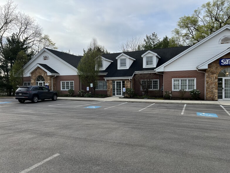 210 W Portage Trail Ext, Cuyahoga Falls, OH for lease - Building Photo - Image 1 of 5