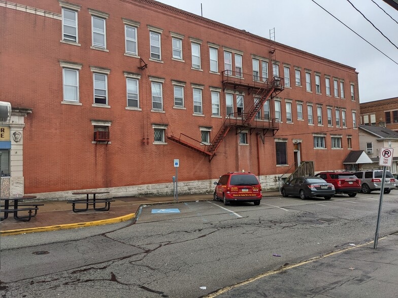 109 New Castle St, Butler, PA for lease - Building Photo - Image 3 of 9