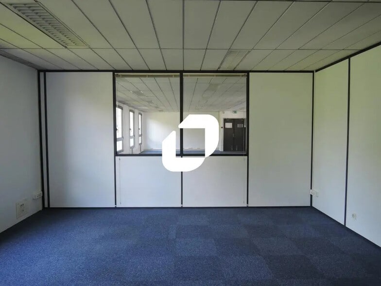 Office in Lognes for lease - Interior Photo - Image 1 of 13
