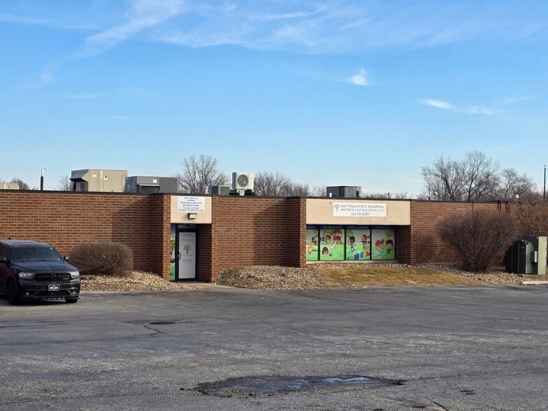 3390 Utica Ridge Rd, Bettendorf, IA for sale - Building Photo - Image 2 of 6