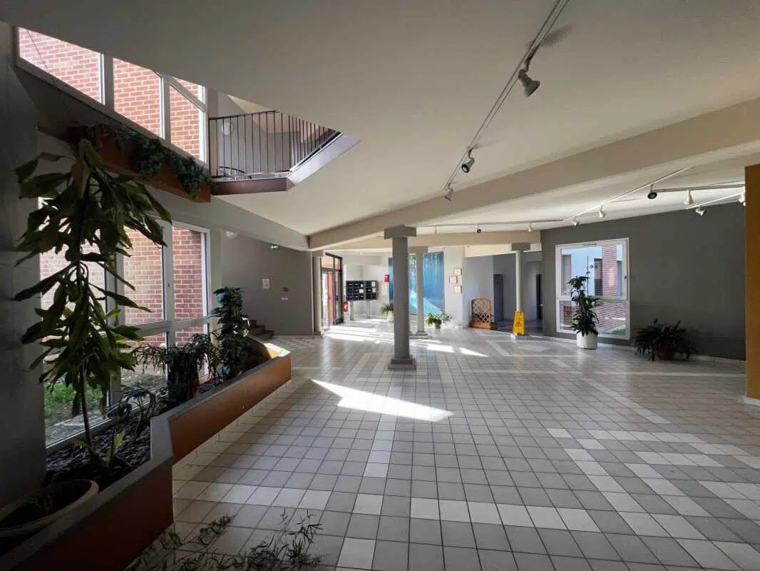 Office in Saint-Laurent-Blangy for lease Lobby- Image 1 of 5