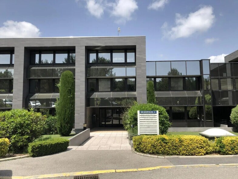 Office in Valbonne for lease - Building Photo - Image 2 of 14