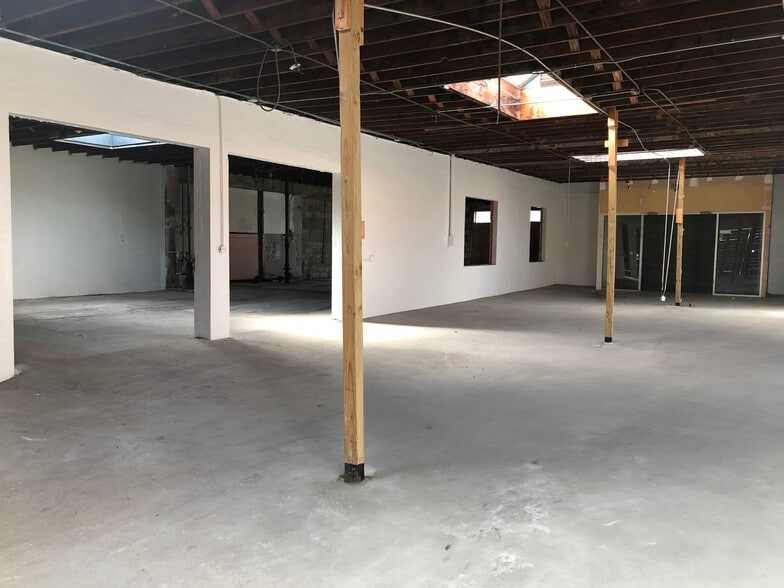 1240 NW 29th St, Miami, FL for sale - Interior Photo - Image 2 of 4