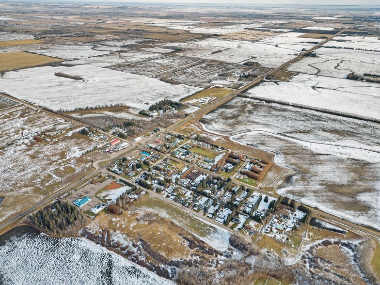 1916 10th Av, Spruce View, AB T0M 1V0 Retail for Sale