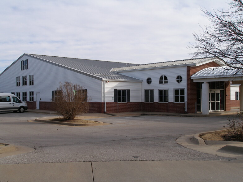 15500 Jeffersons Garden Ave, Edmond, OK for sale - Building Photo - Image 2 of 6