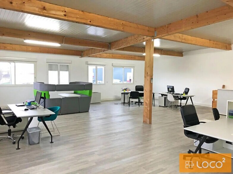 1 Rue Gaspard-Gustave Coriolis, Plaisance-du-Touch for lease - Interior Photo - Image 2 of 4