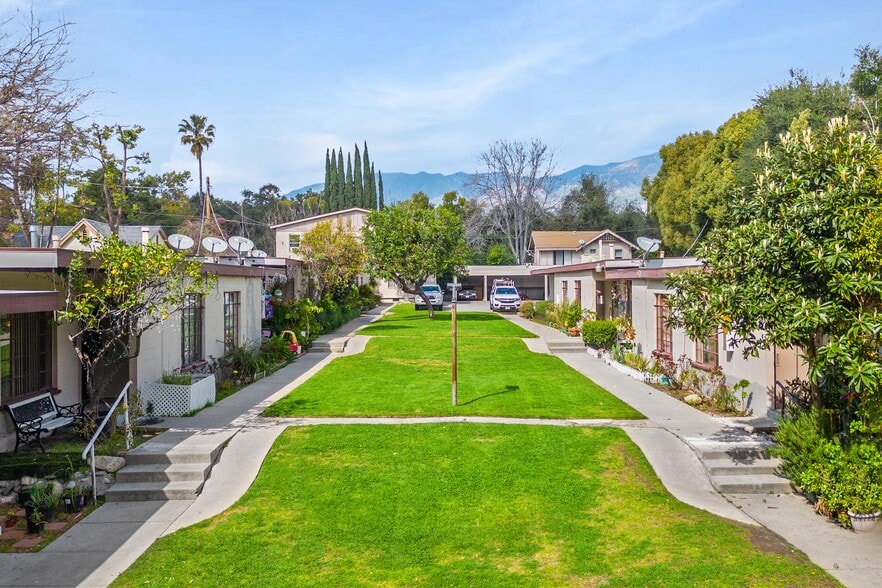 485 E Washington Blvd, Pasadena, CA for sale - Building Photo - Image 2 of 17