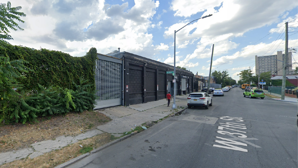 2902 W 37th St, Brooklyn, NY for lease - Building Photo - Image 2 of 10