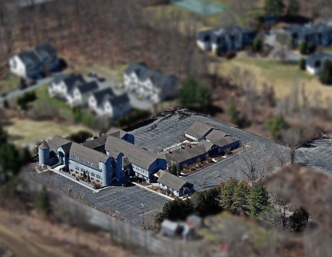 667 Stoneleigh Ave, Carmel, NY 10512