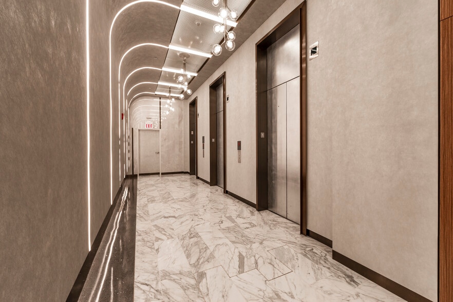 1-15 E Oak St, Chicago, IL for lease - Interior Photo - Image 2 of 5