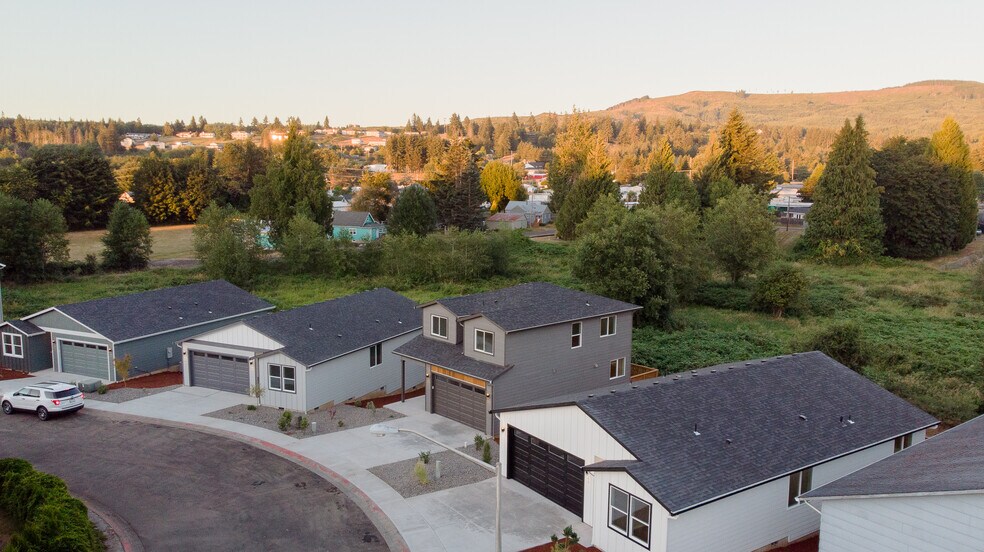 80 GLENGATE LOOP, Cathlamet, WA 98612