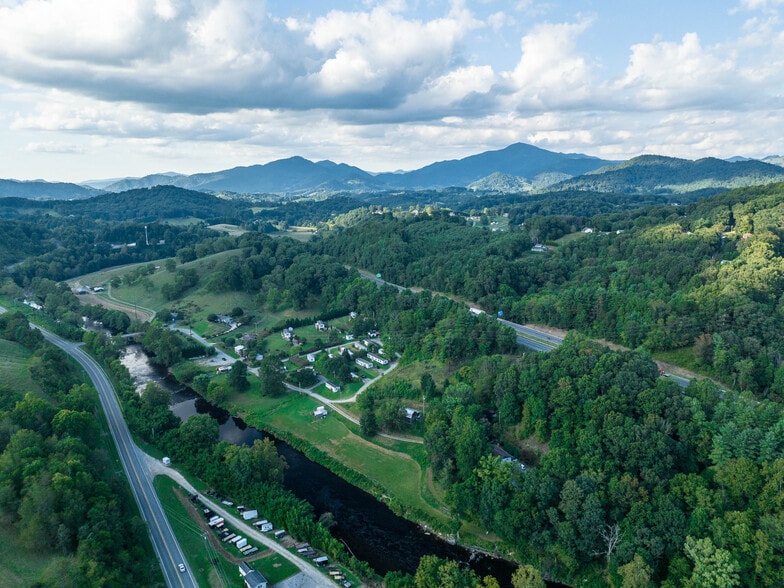 371 Riverview Dr, Waynesville, NC for sale - Building Photo - Image 2 of 66