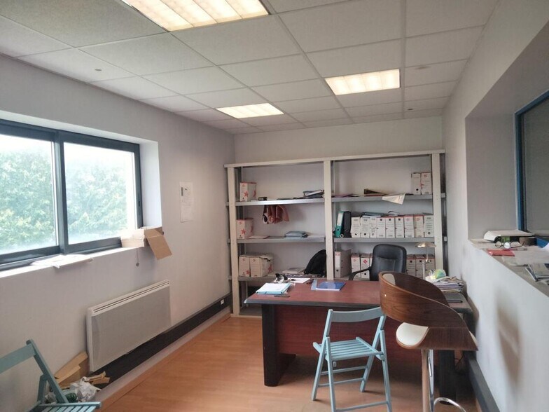 Flex in Miniac-Morvan for lease - Interior Photo - Image 3 of 4
