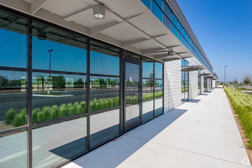 8000 Metropolis Dr, Austin, TX for lease - Building Photo - Image 3 of 4