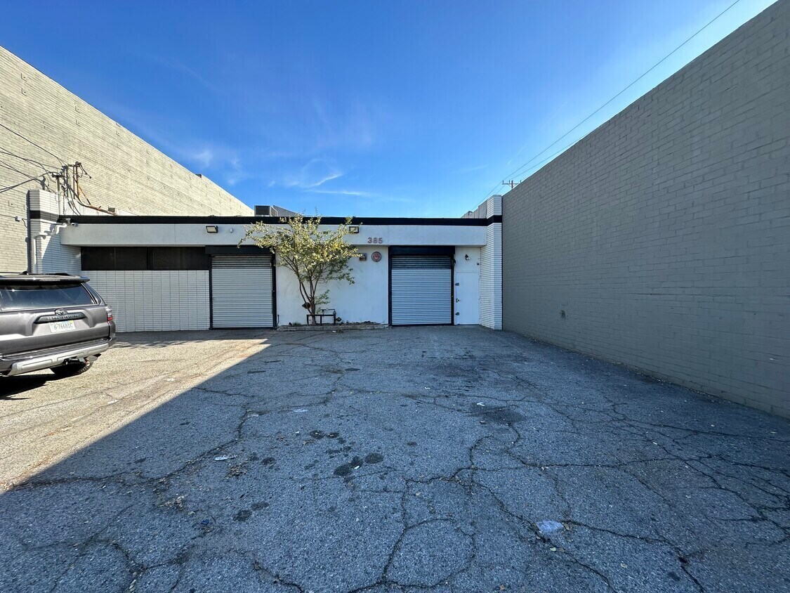 3850 Broadway Pl, Los Angeles, CA for lease Building Photo- Image 1 of 10