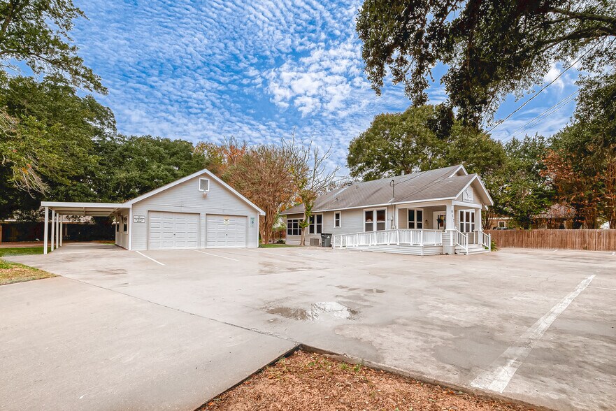 817 Atchison St, Sealy, TX for sale - Building Photo - Image 1 of 1
