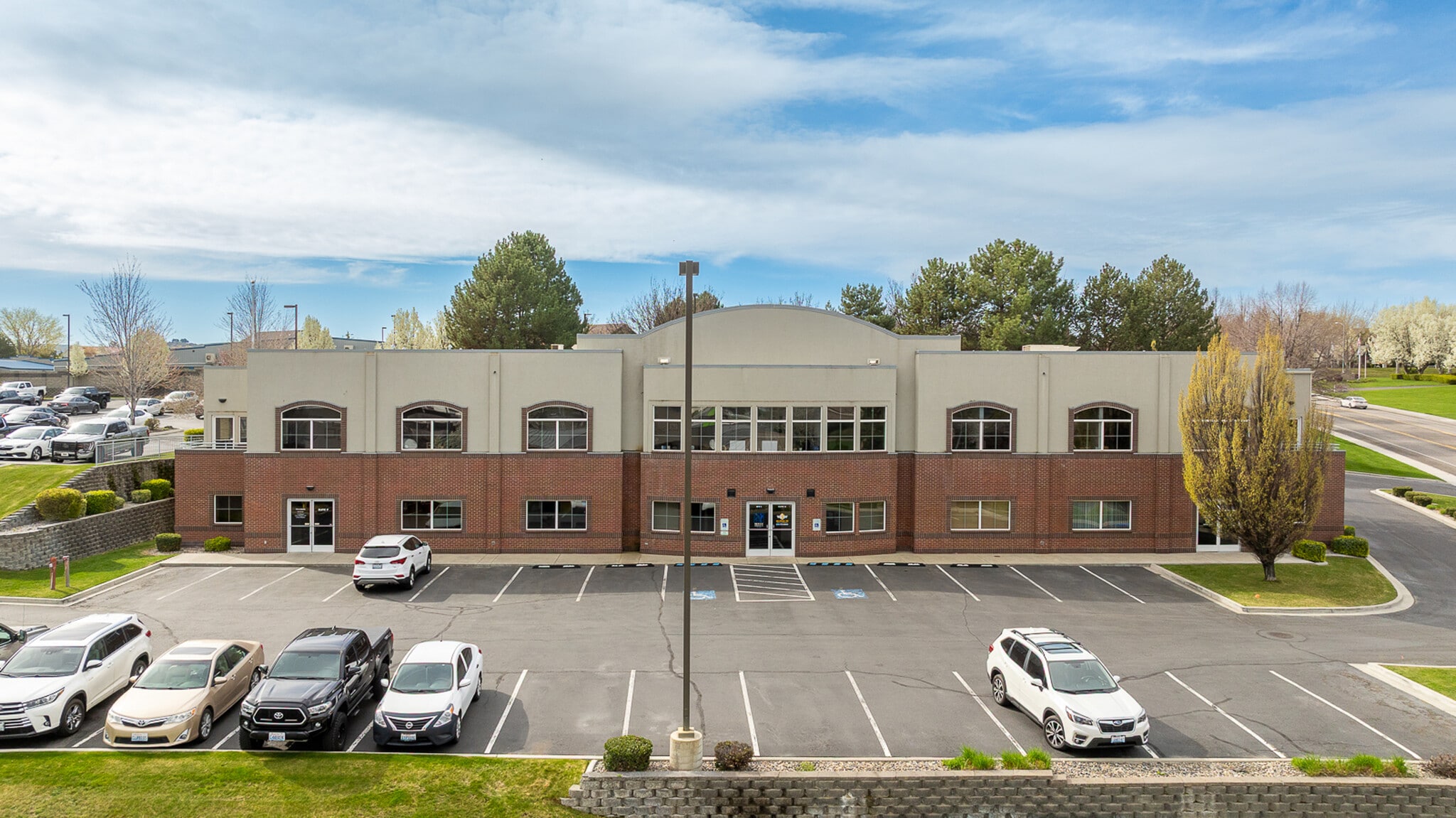 1020 N Center Pky, Kennewick, WA for lease Building Photo- Image 1 of 7