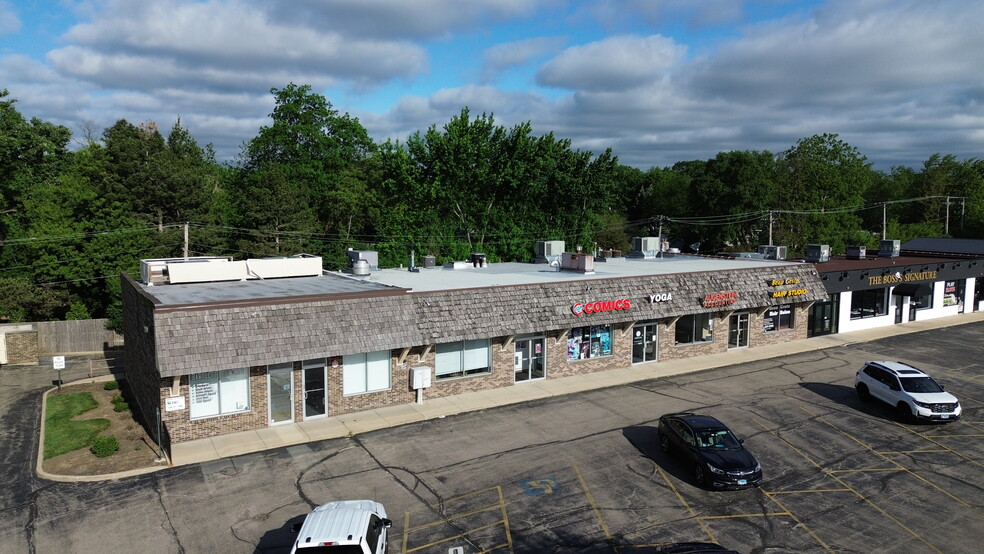 332-350 S Main St, Bartlett, IL for lease - Building Photo - Image 2 of 3