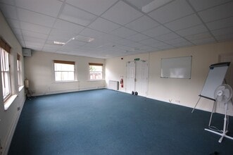 9 High St, Lutterworth for sale Interior Photo- Image 2 of 4