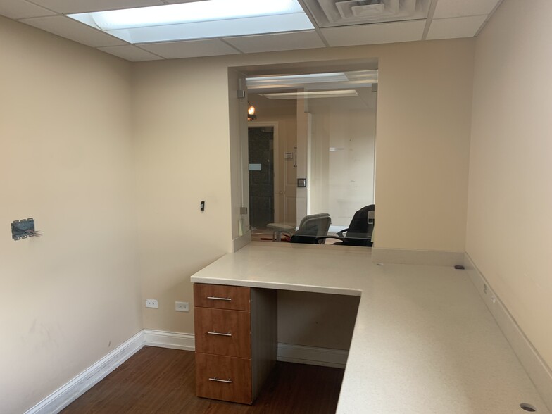 9115 S Cicero Ave, Oak Lawn, IL for lease - Interior Photo - Image 3 of 9