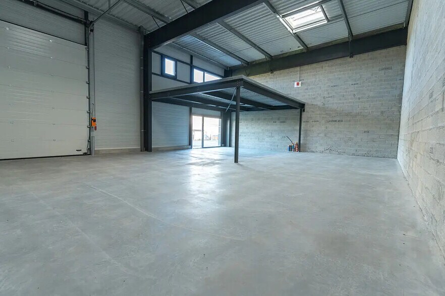 Retail in Saint-Jean-de-Boiseau for sale - Interior Photo - Image 3 of 5