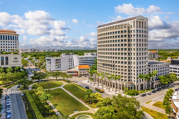 2800 Ponce de Leon Blvd, Coral Gables, FL for lease - Building Photo - Image 2 of 10