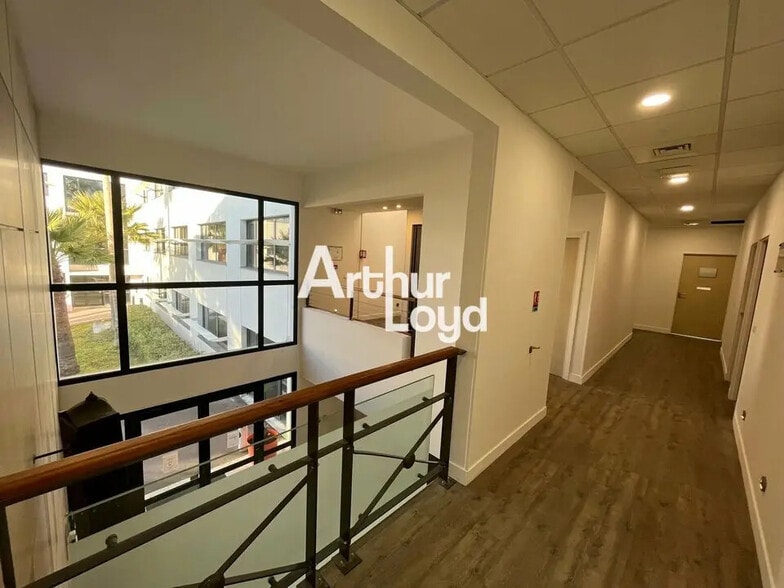 Office in SOPHIA ANTIPOLIS for lease - Building Photo - Image 2 of 14