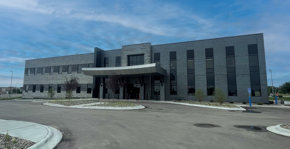 17489 Dodd Blvd, Lakeville, MN for lease - Building Photo - Image 1 of 1