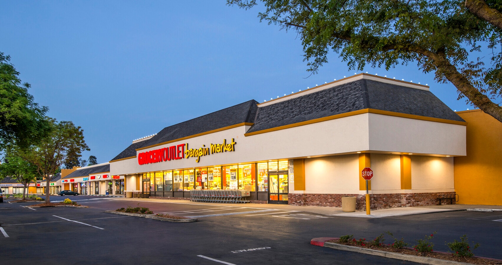 34033455 Watt Ave, Sacramento, CA 95821 Arcade Square